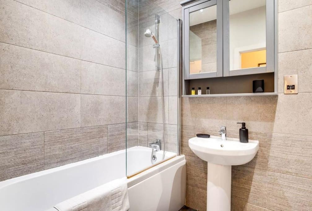 Giant Savings On Long Stays B1 Living, Enquire Now Birmingham Luaran gambar
